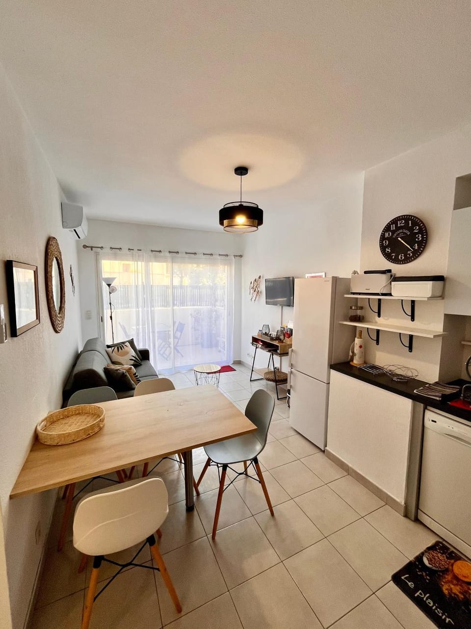 Kitchen or kitchenette, Dining area, dishwasher, stove