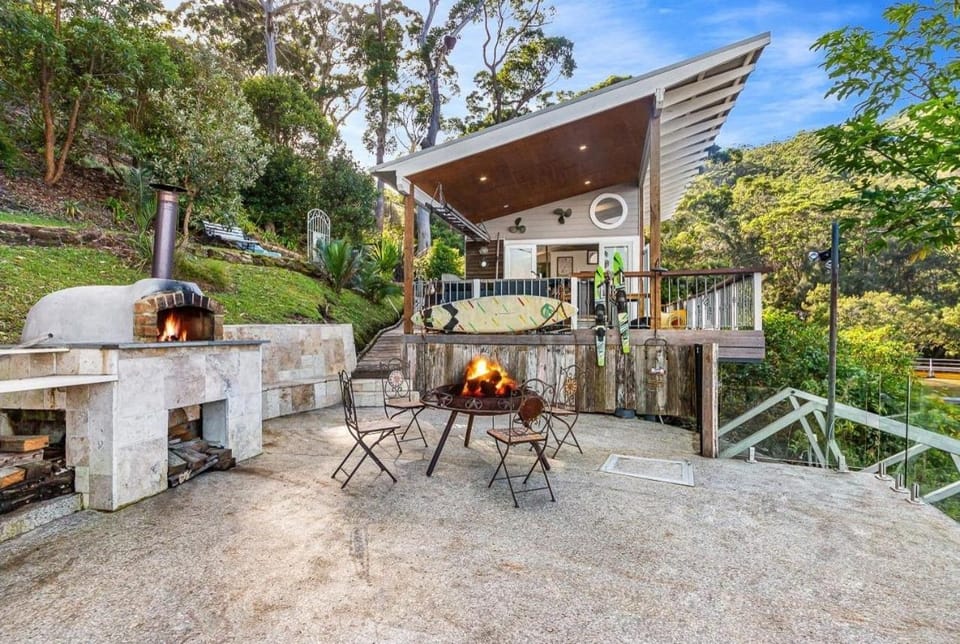 Property building, Patio, Balcony/Terrace