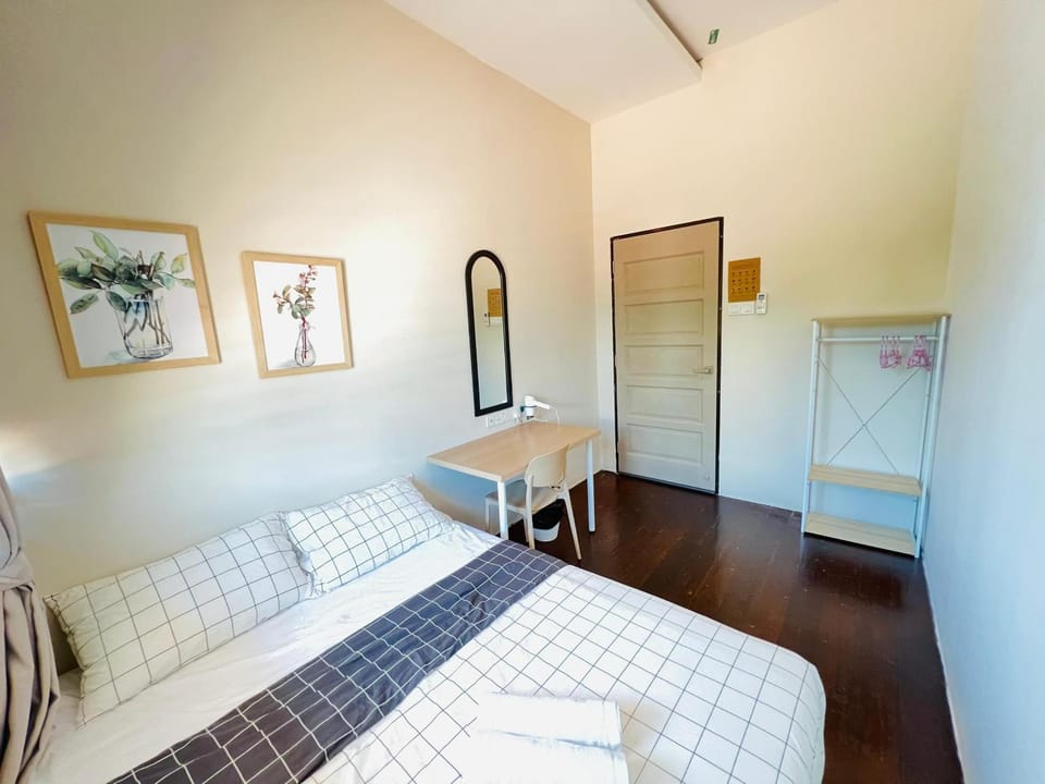 Bed, Photo of the whole room, Bedroom, wardrobe