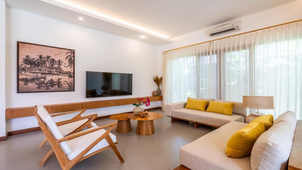 Communal lounge/ TV room, TV and multimedia, Living room, Seating area, Floor plan, Evening entertainment, air conditioner