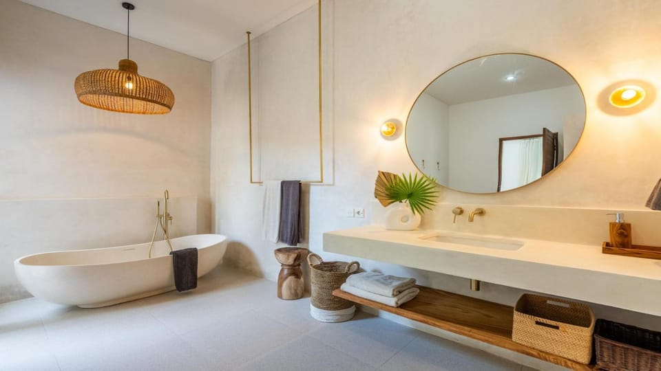 Toilet, Bathroom, Floor plan, Bath, towels