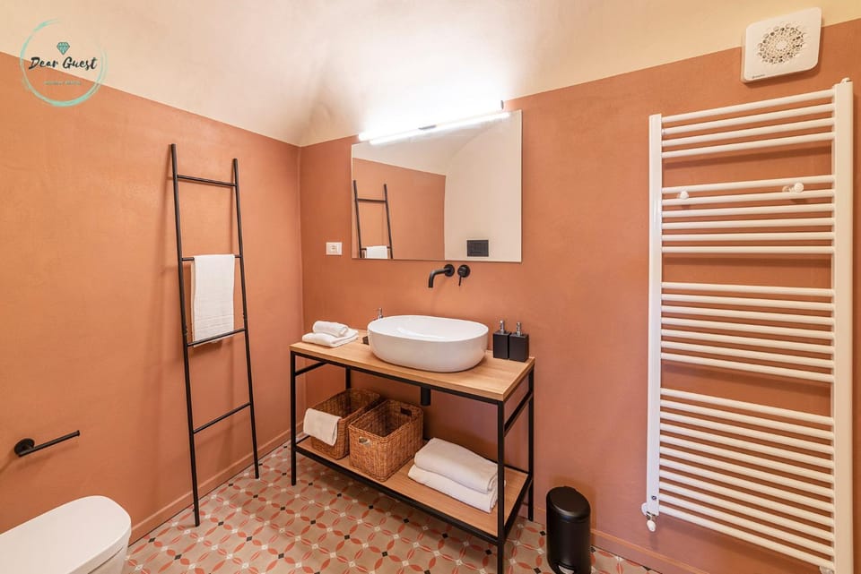 Toilet, Bathroom, towels