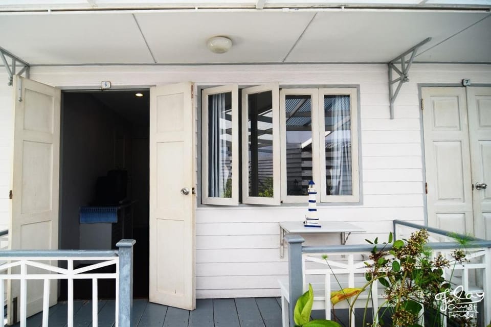 Fulay Guesthouse Hua Hin Hostel in Hua Hin District
