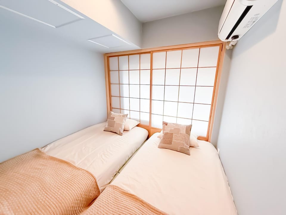 Bedroom, air conditioner