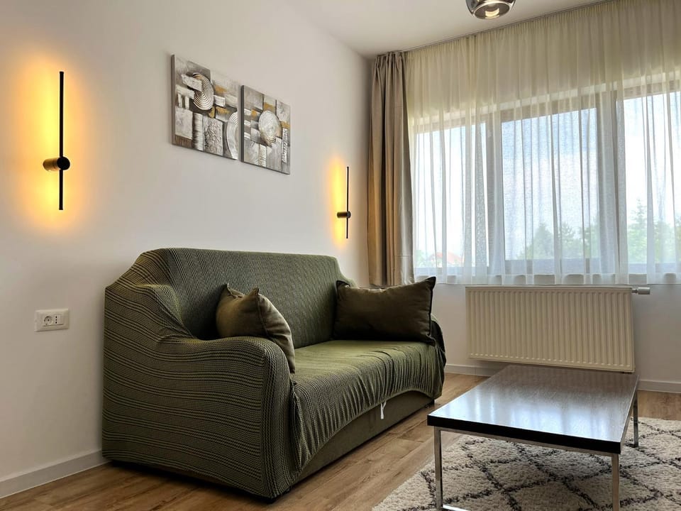 Day, Garden, TV and multimedia, Living room, heating, internet