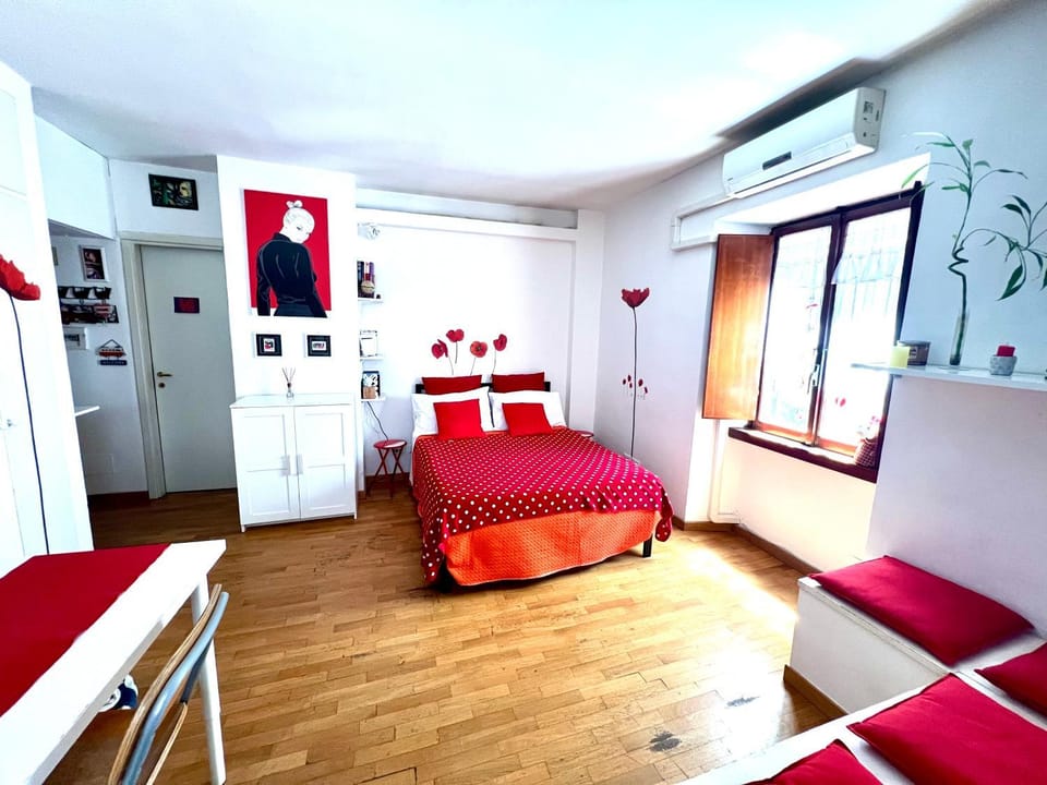 Bed, Photo of the whole room, Seating area, Bedroom, wardrobe, air conditioner