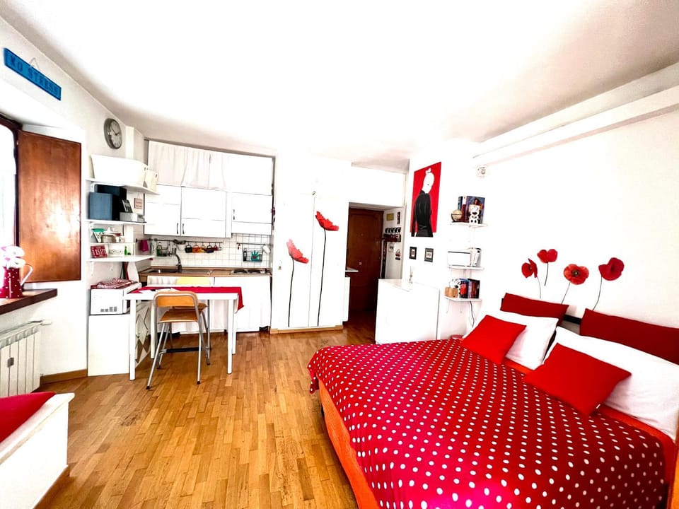 Bed, Kitchen or kitchenette, Living room, Photo of the whole room, Seating area, Dining area, Bedroom, stove