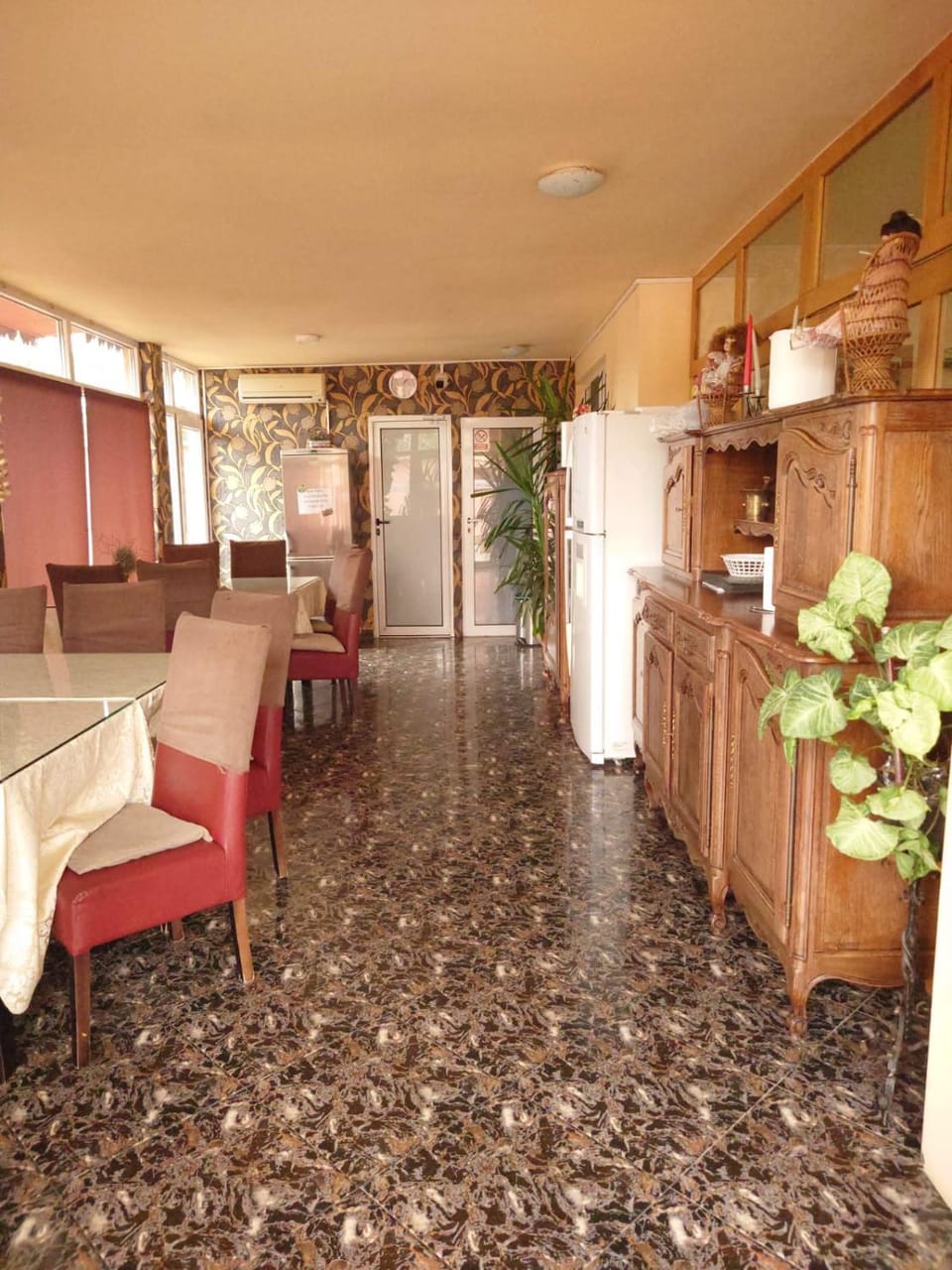 Kitchen or kitchenette, Dining area, minibar
