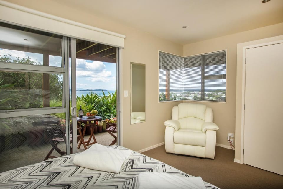 Patio, Nearby landmark, Day, Natural landscape, Summer, Seating area, Bedroom, On site, Garden view, Sea view