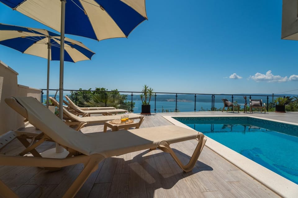 Balcony/Terrace, Seating area, Swimming pool