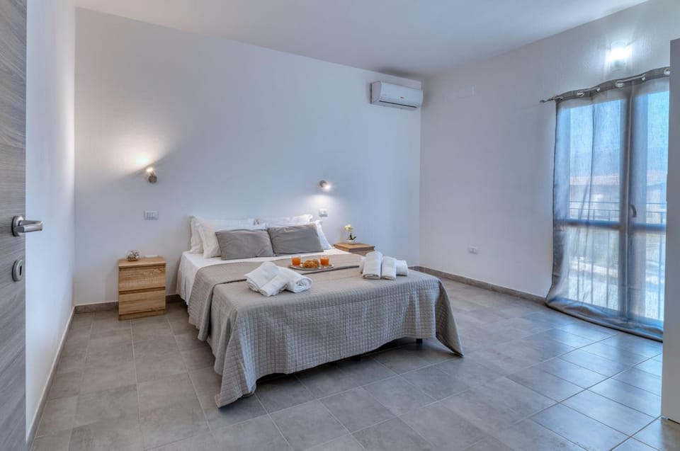 Bed, Photo of the whole room, Bedroom, towels, air conditioner