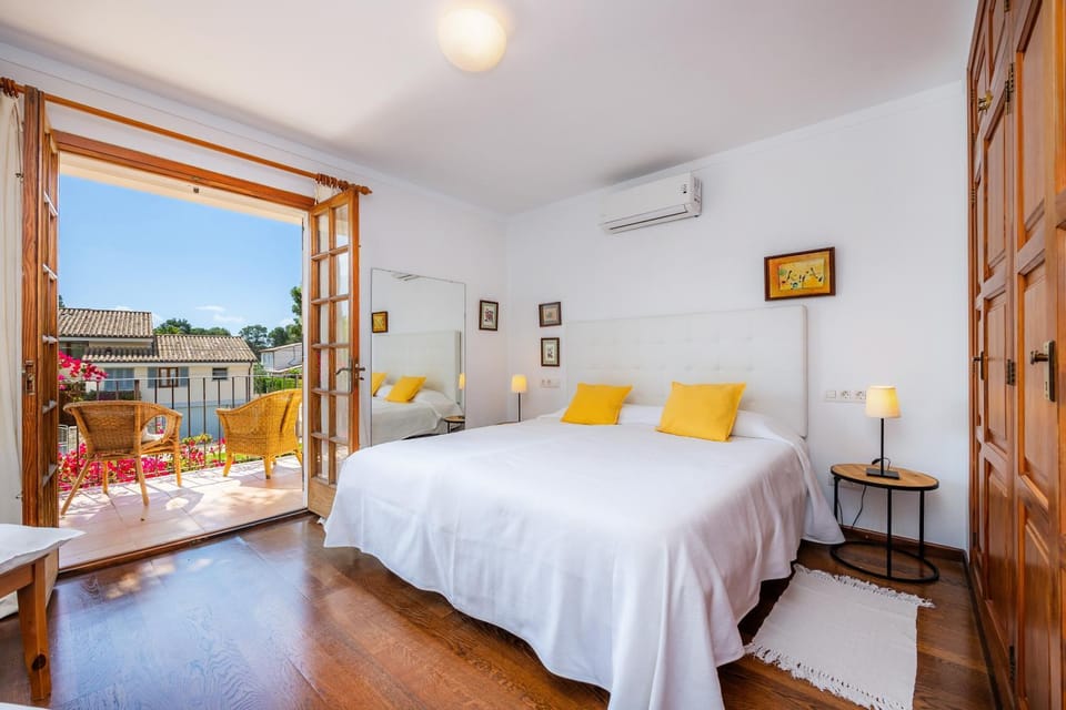 Property building, Living room, Bedroom
