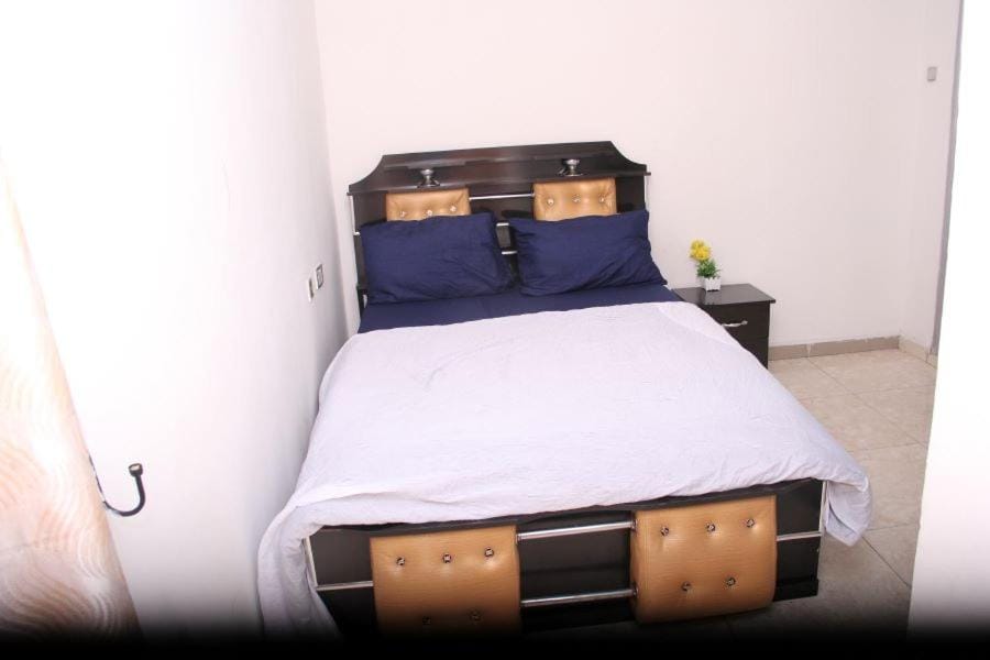 Best Choice Home 2bedroom Shortlet off peter ODILI-Free Wifi & 24hrs light -N75,000 Apartment in Nigeria
