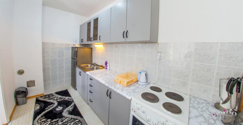 Kitchen or kitchenette, pet friendly, stove