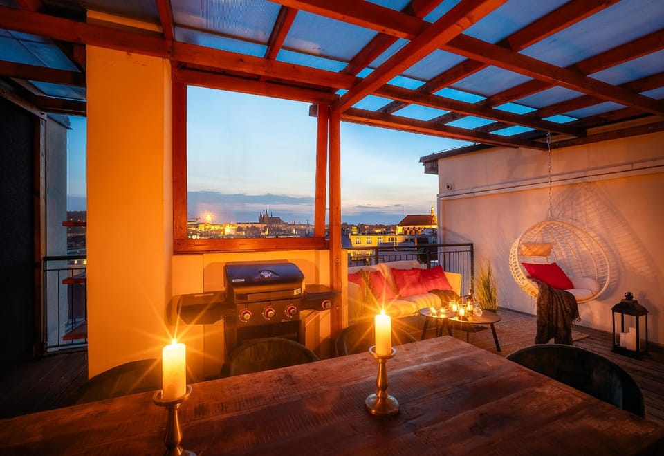 View (from property/room), Balcony/Terrace, Seating area, City view