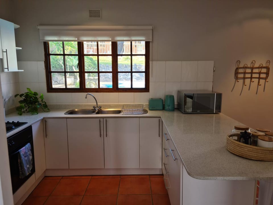 Coffee/tea facilities, Kitchen or kitchenette