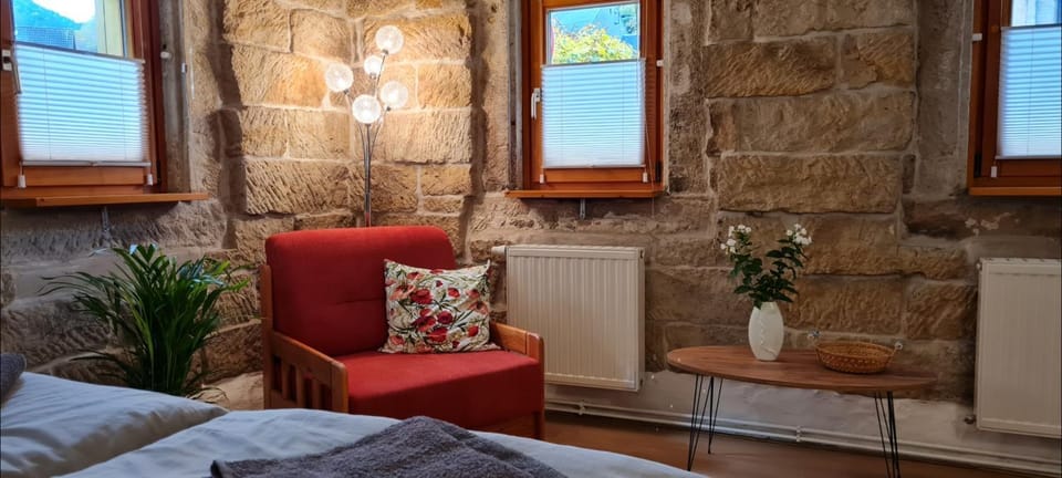 Bed, Photo of the whole room, Seating area, Bedroom
