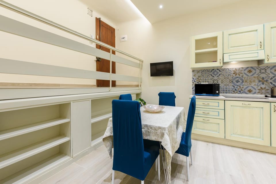 TV and multimedia, Kitchen or kitchenette, Dining area, stove