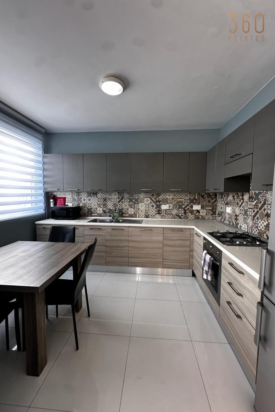 Kitchen or kitchenette, Dining area, dishwasher, minibar, oven, stove