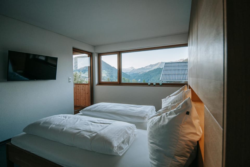 TV and multimedia, Bedroom, Mountain view