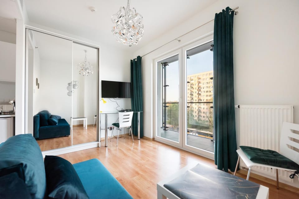 Bed, TV and multimedia, Living room, Photo of the whole room, Seating area, Bedroom