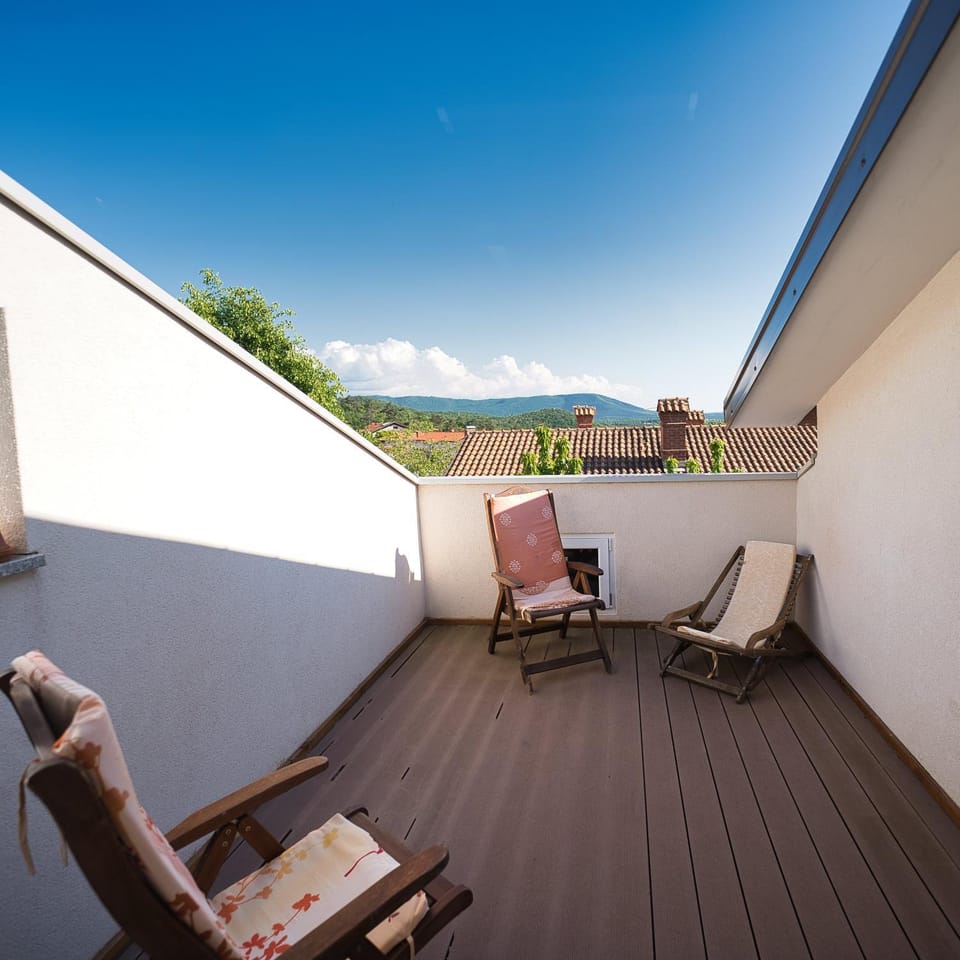Patio, sunbed