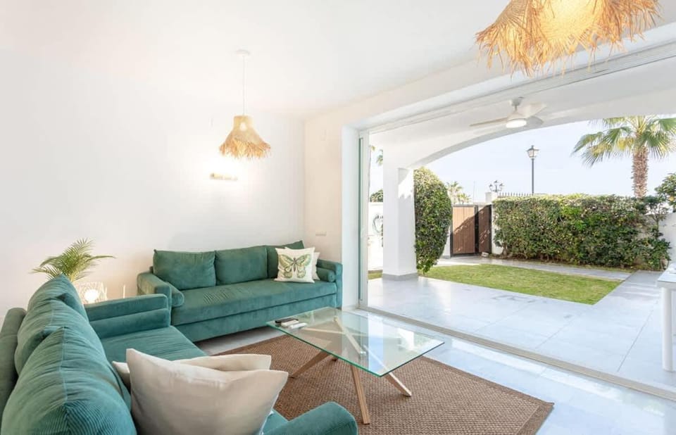 Frontline Beach Townhouse El Rosario- 4 Bedrooms House in Marbella