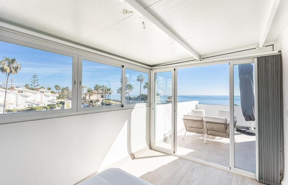 Frontline Beach Townhouse El Rosario- 4 Bedrooms House in Marbella