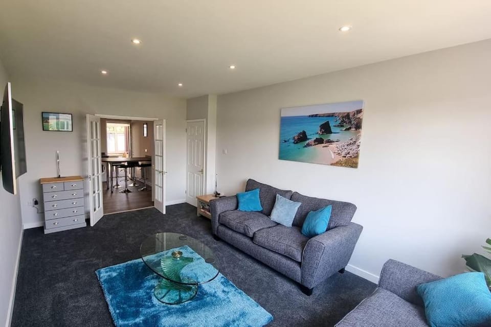 Cornish Village Getaway House in England