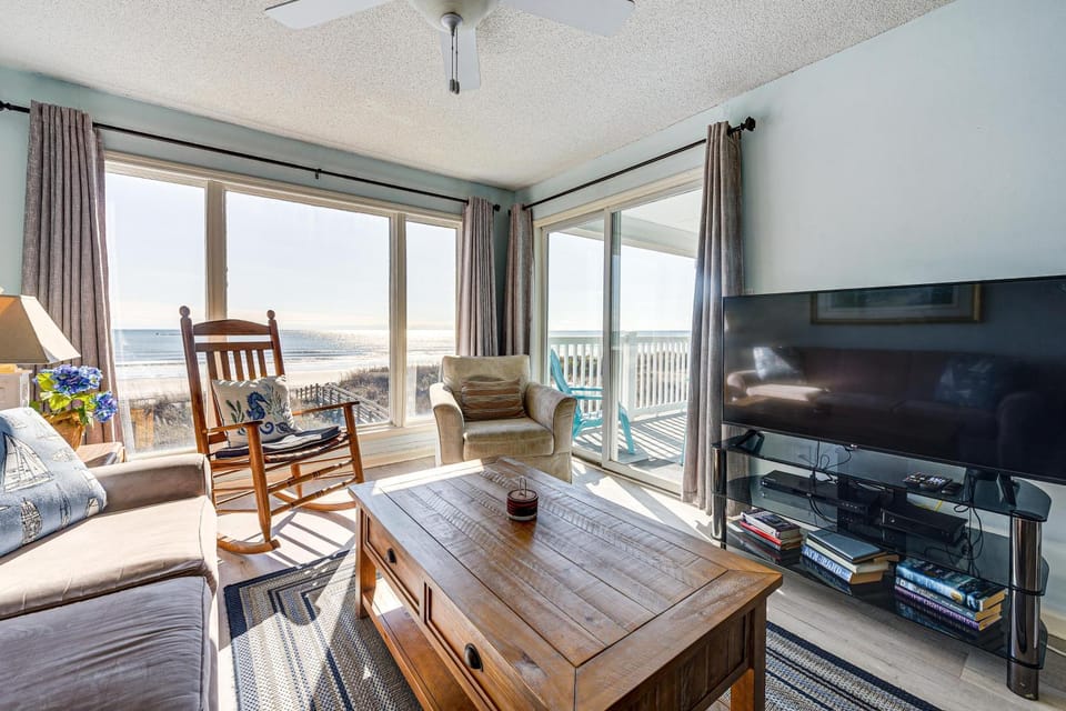 Ocean-View Condo: Walk to Windy Hill Beach! House in North Myrtle Beach
