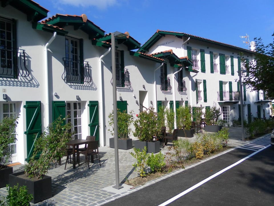Facade/entrance, Garden view