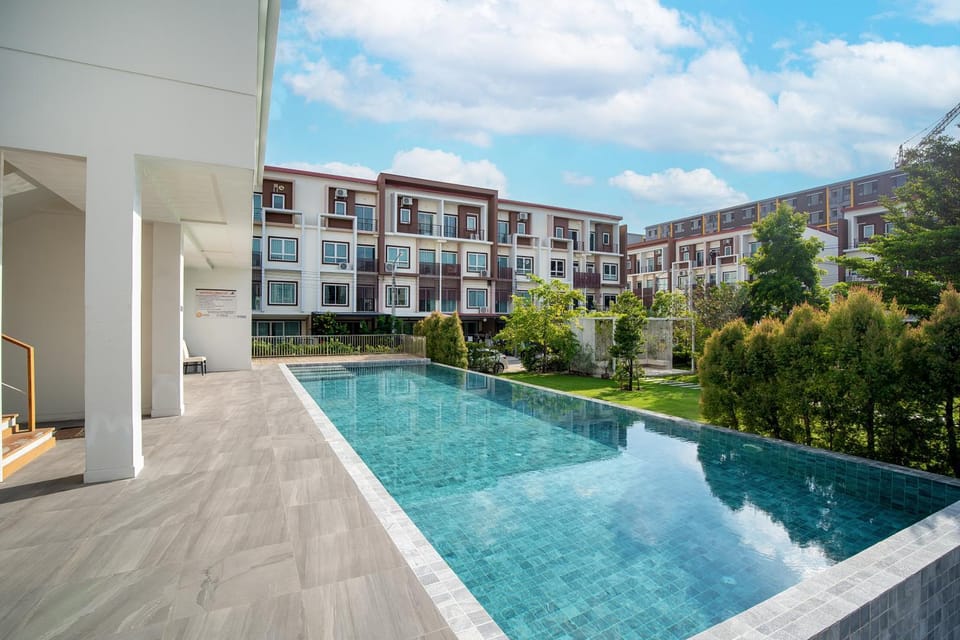 Latkrabangbishome Near Suvarnabhumi Airport ลาดกระบังบิซโฮม Villa in Bangkok