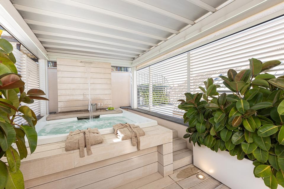 Hot Tub, Hot Tub