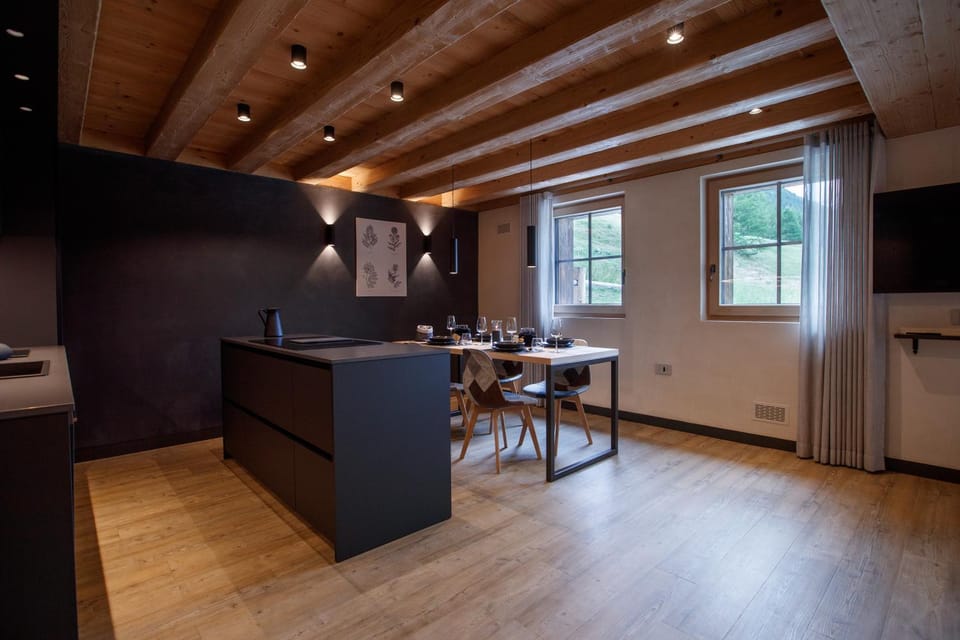Property building, Kitchen or kitchenette, Living room