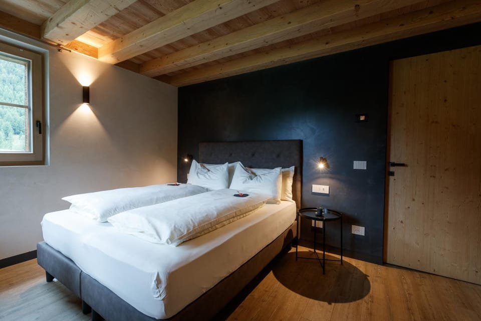 Property building, Living room, Bedroom