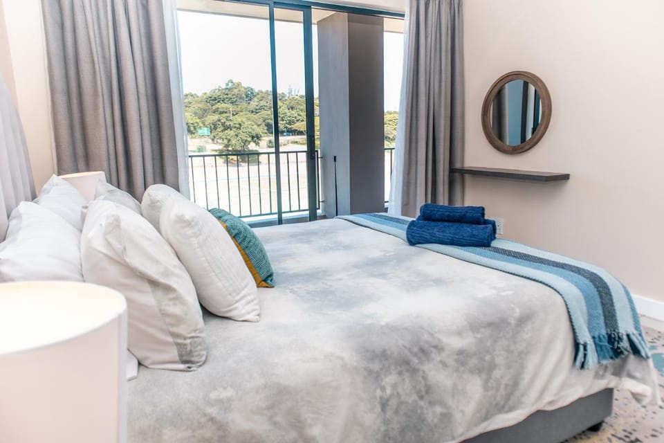 Luxury Ultra Modern Apartment - Queen Bed, Inverter, Pool, Gym & Spacious Balcony Apartment in Dolphin Coast