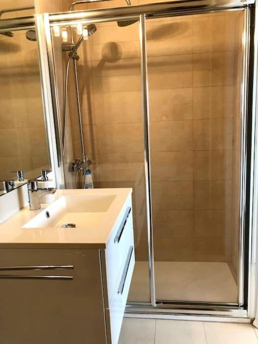 Shower, Bathroom