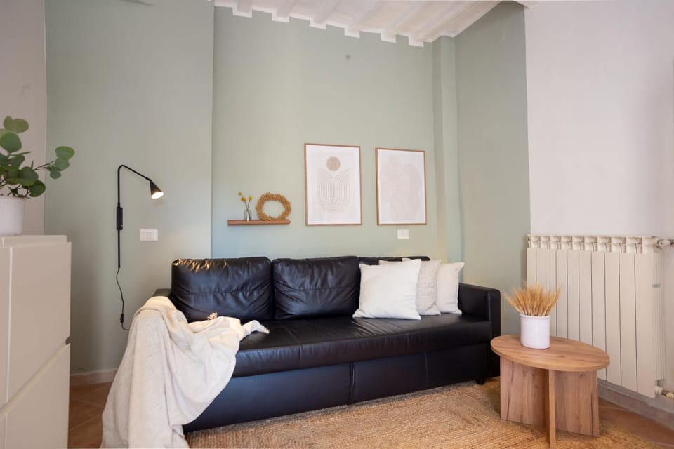 Bed, Living room, Seating area