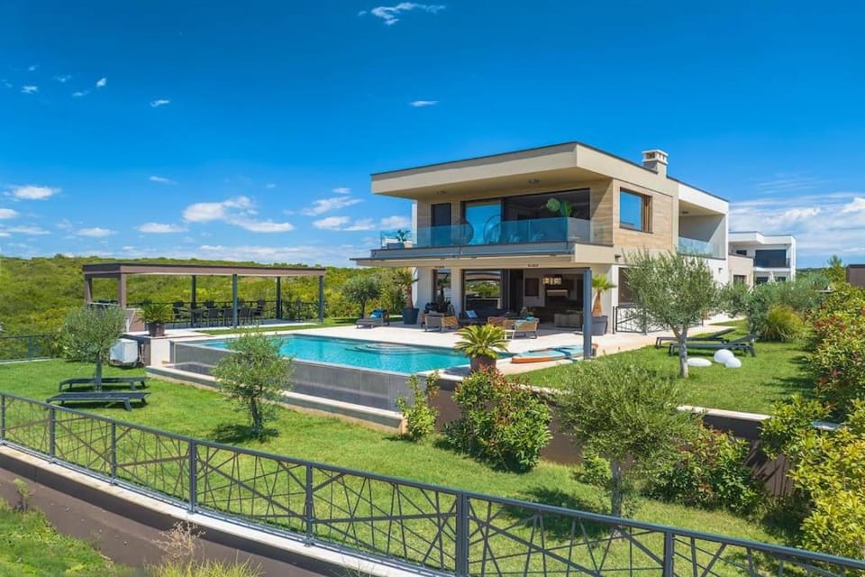 Luxus Villa La Casaccia mit Meerblick - by Istrabook Villa in Medulin