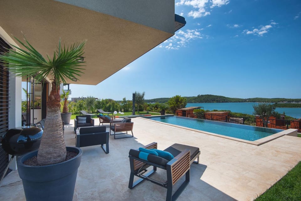 Luxus Villa La Casaccia mit Meerblick - by Istrabook Villa in Medulin