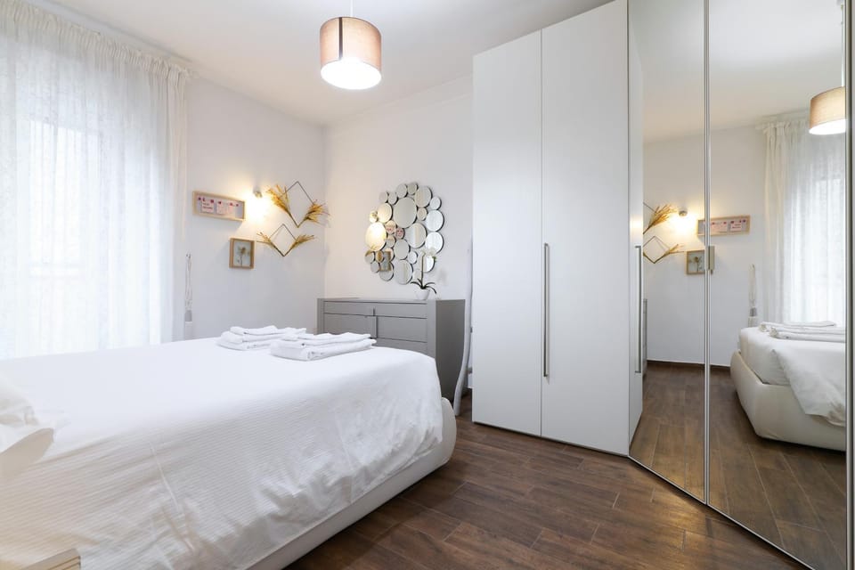 Bed, Photo of the whole room, microwave, wardrobe