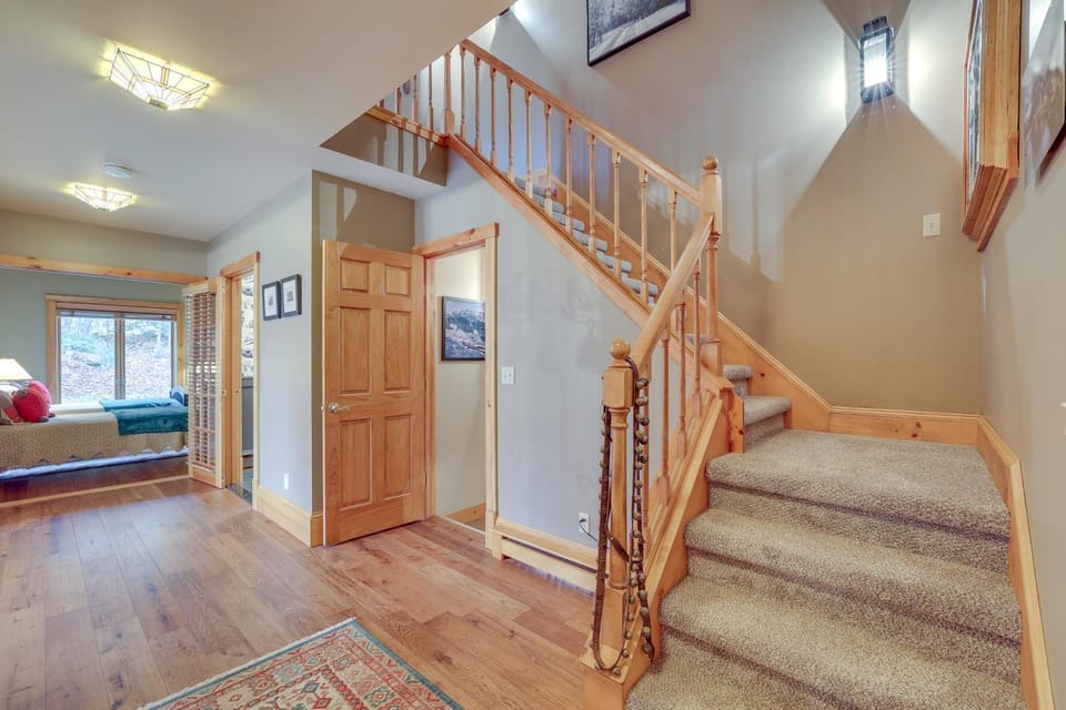 Ski-In/Ski-Out w/ Sauna in Jay Ski Peak Resort! House in Jay