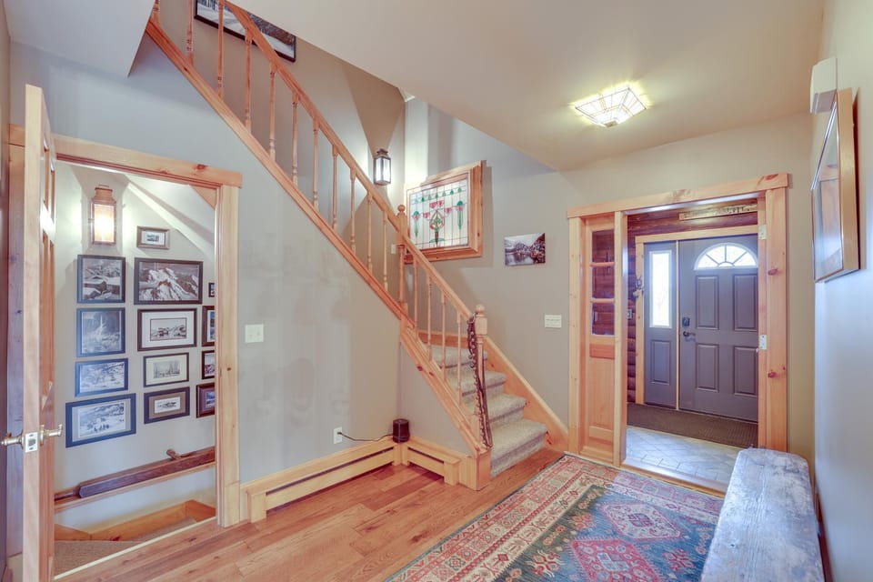 Ski-In/Ski-Out w/ Sauna in Jay Ski Peak Resort! House in Jay