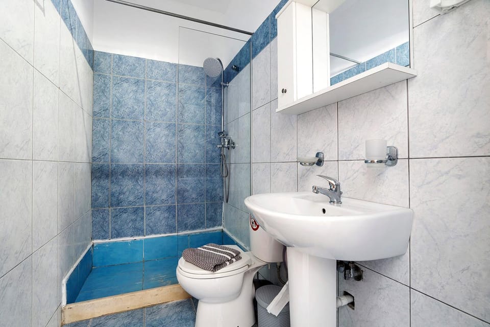 Bathroom, Living room