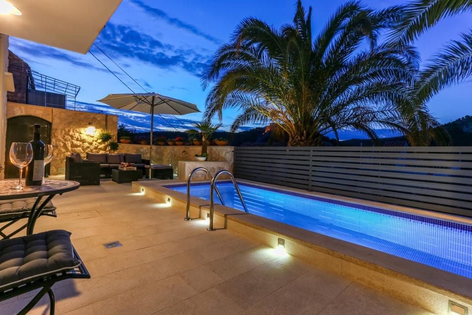 Night, Balcony/Terrace, Pool view, Swimming pool, Swimming pool