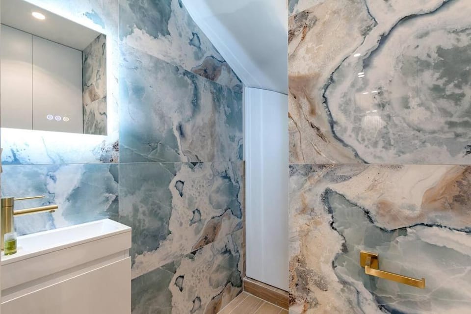 Shower, Bath