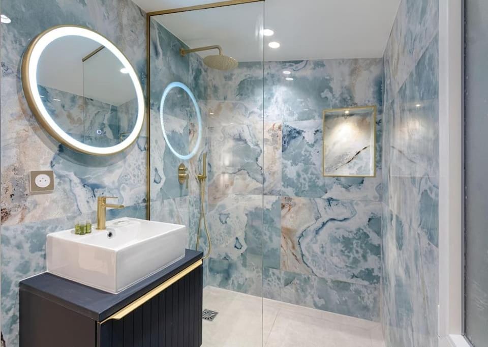 Shower, Bathroom