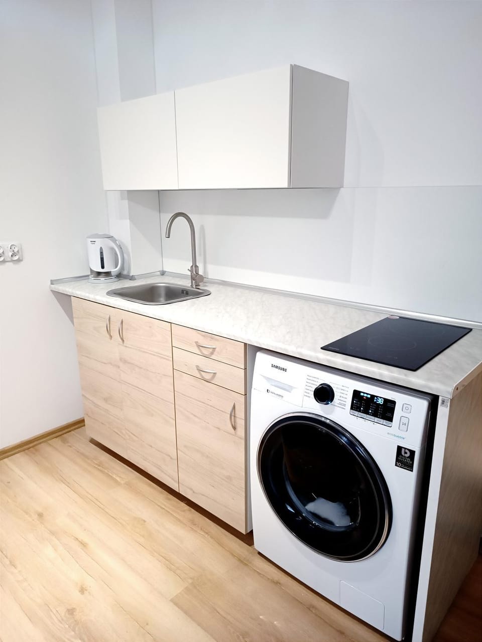 Kitchen or kitchenette, stove, washing machine