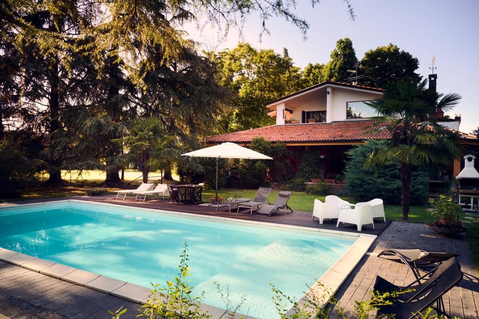 Property building, Garden, Garden view, Pool view, Swimming pool, sunbed