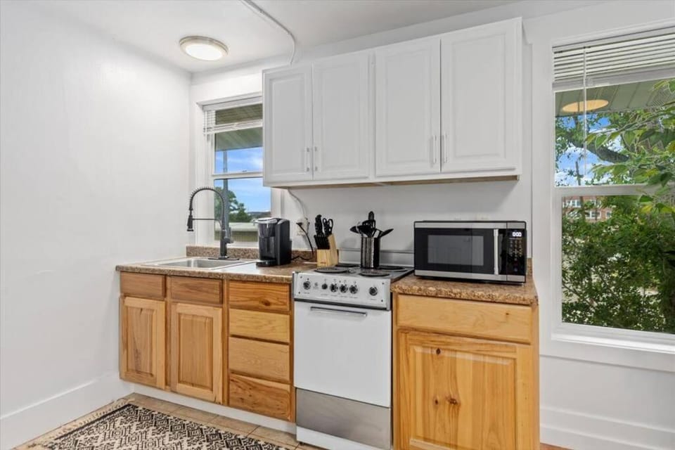 Unit 8: Lovely updated apartment! Apartment in Billings